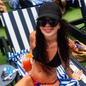 Meet your Posher, Renee